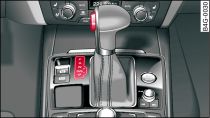 Detail of the centre console: Selector lever with interlock button